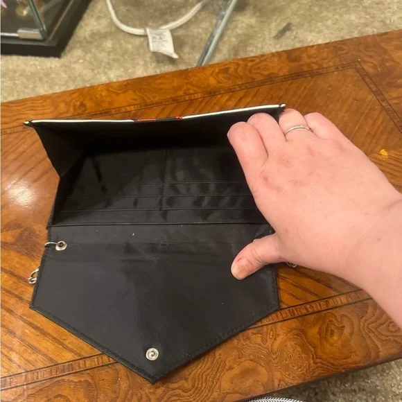 Harley Quinn x Batman Clutch – Red, Black & White - Picture 7 of 9